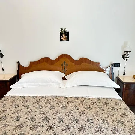 La Piazzetta 3* Serra San Quirico