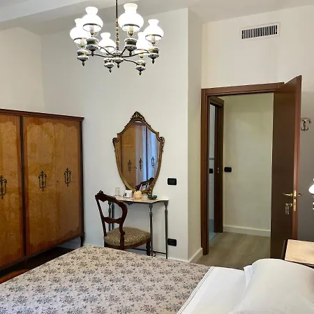 La Piazzetta 3* Serra San Quirico